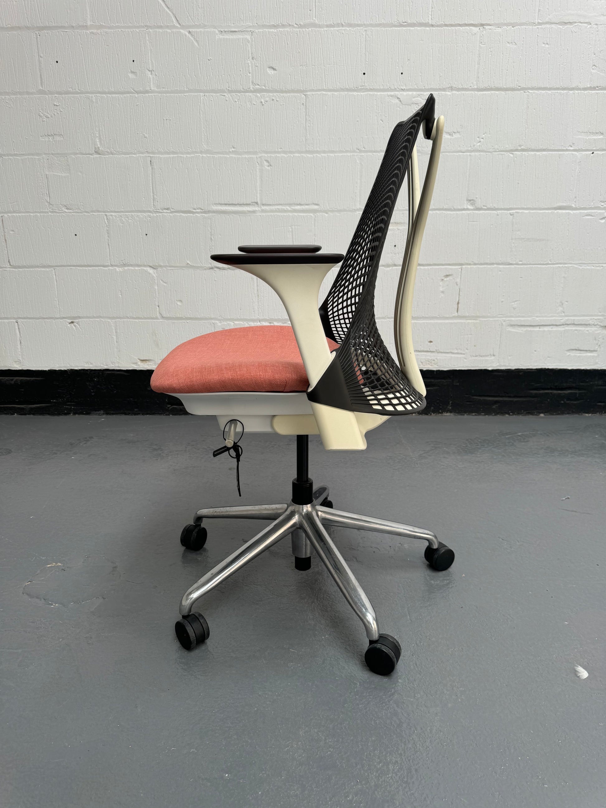 Herman Miller Sayl Light Old Mill Pink