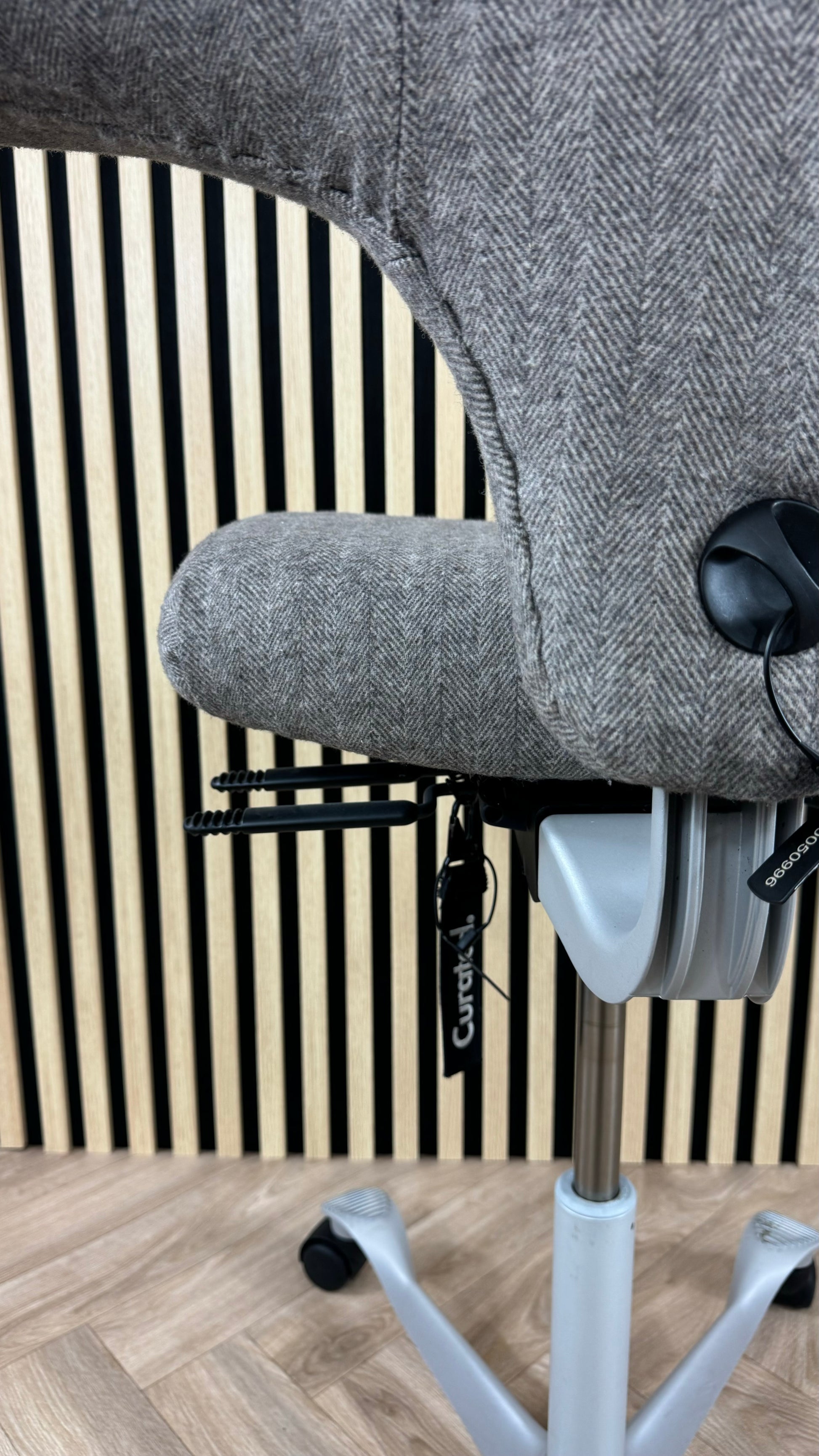 HAG Capisco Amberwood Herringbone