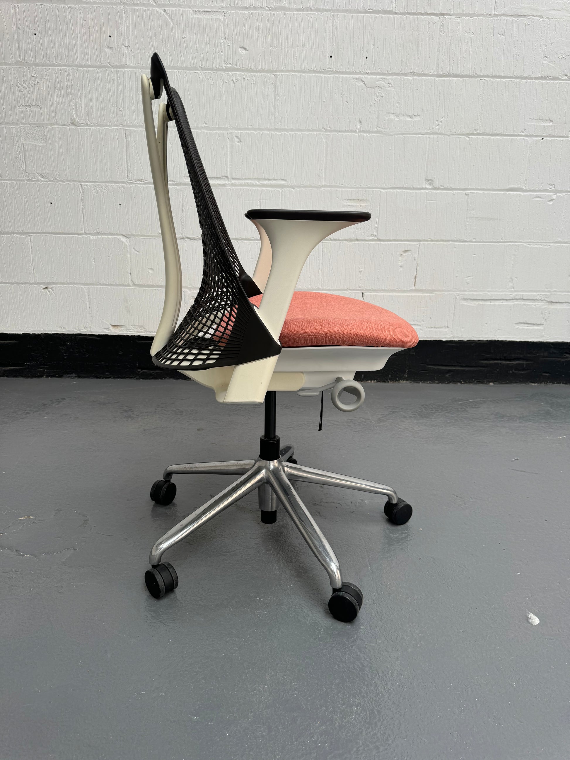 Herman Miller Sayl Light Old Mill Pink