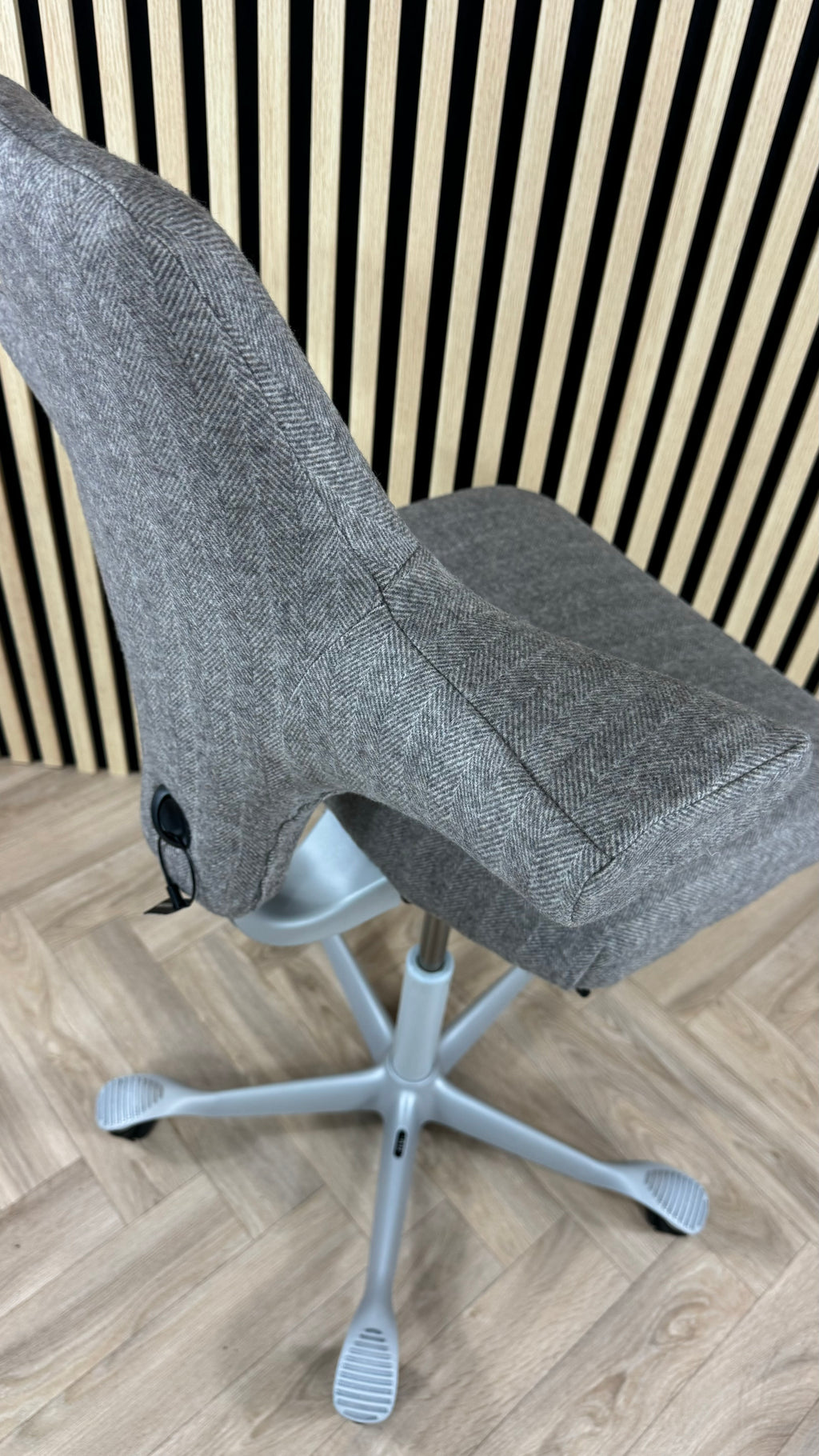 HAG Capisco Amberwood Herringbone