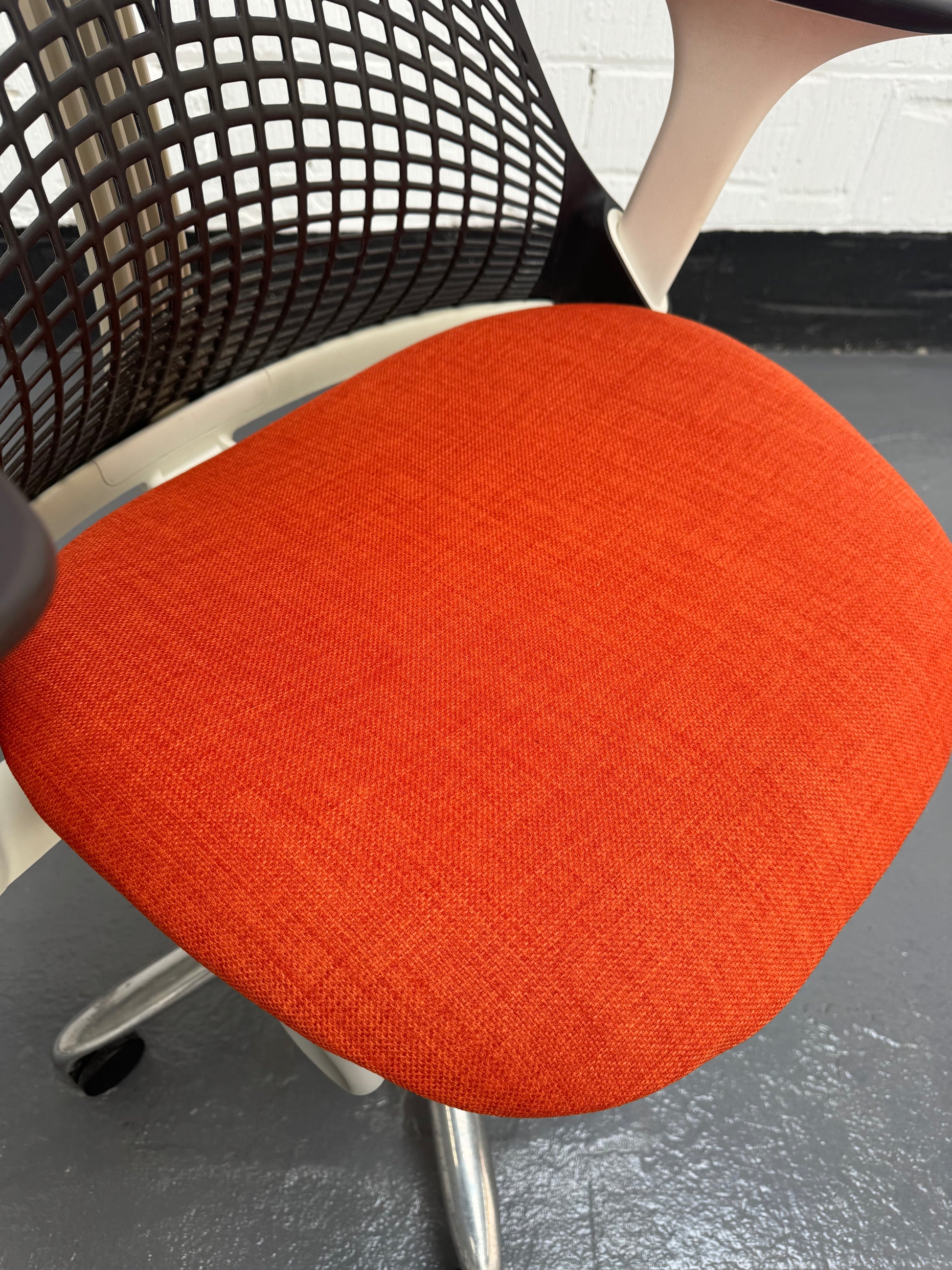 Herman Miller Sayl Light Sunset Saffron