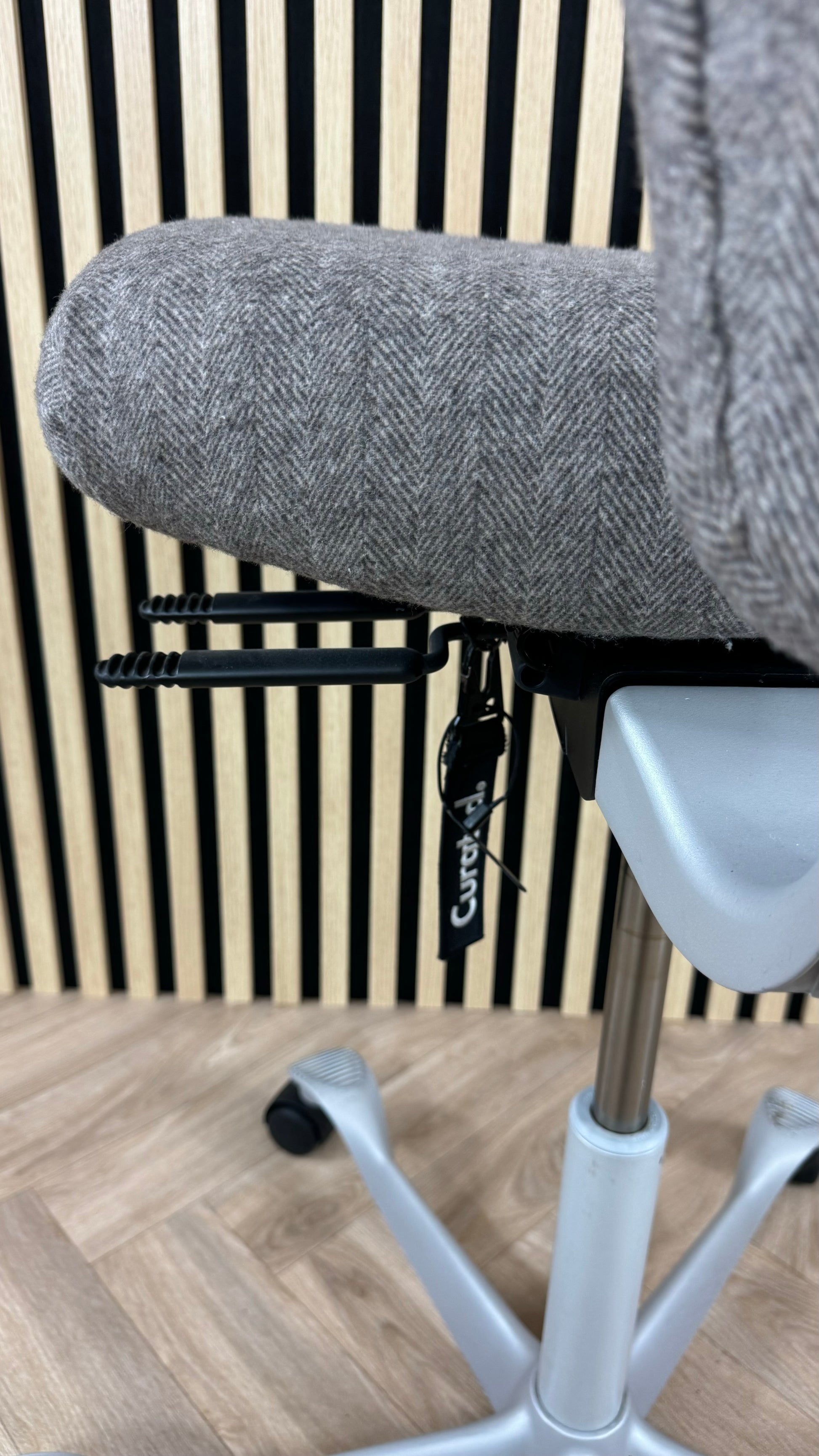 HAG Capisco Amberwood Herringbone