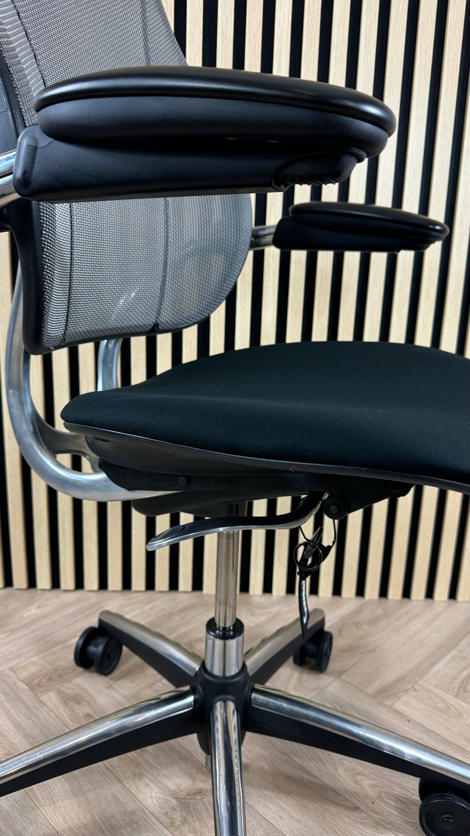 Humanscale Liberty Chrome/Black