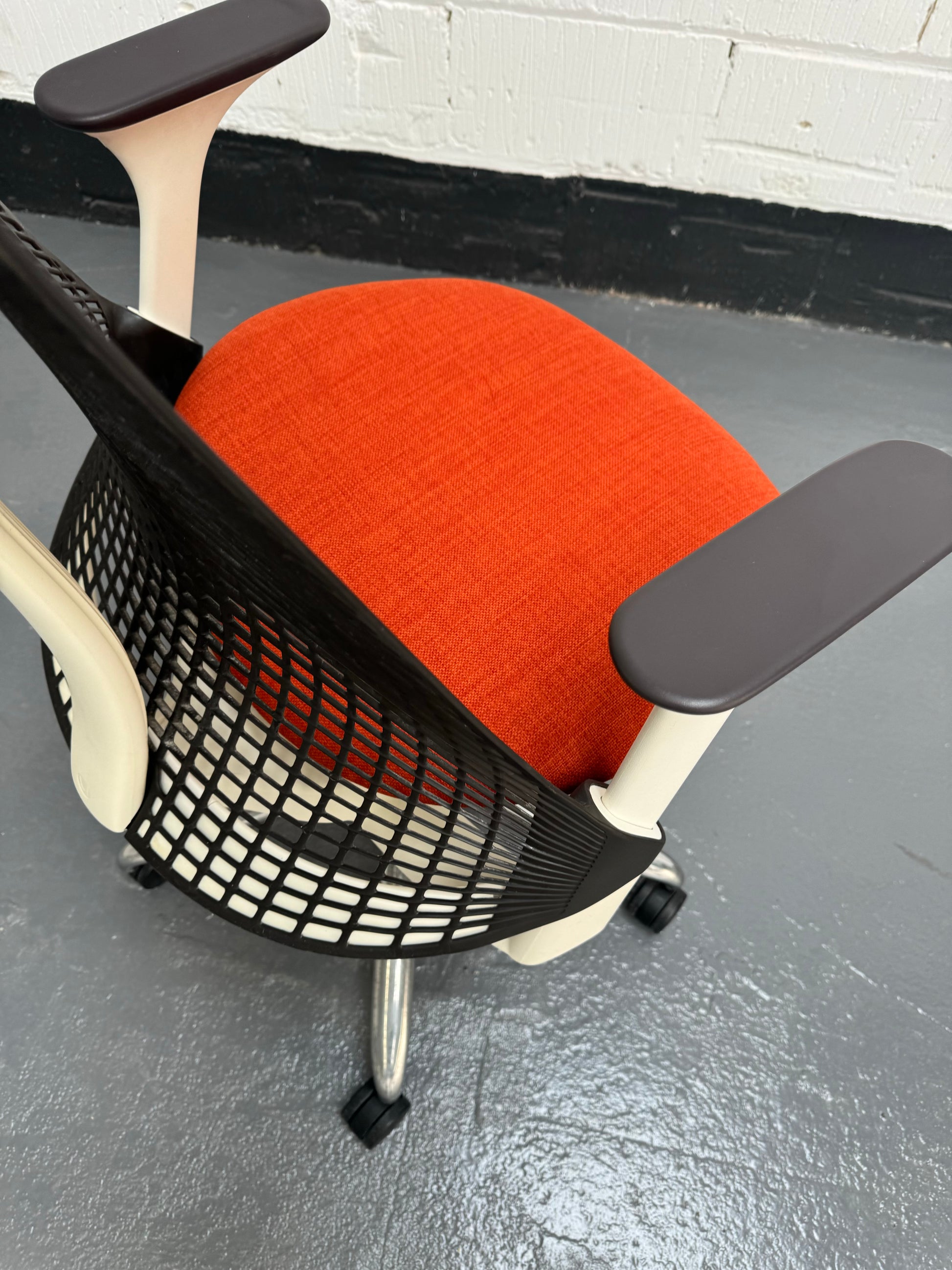 Herman Miller Sayl Light Sunset Saffron