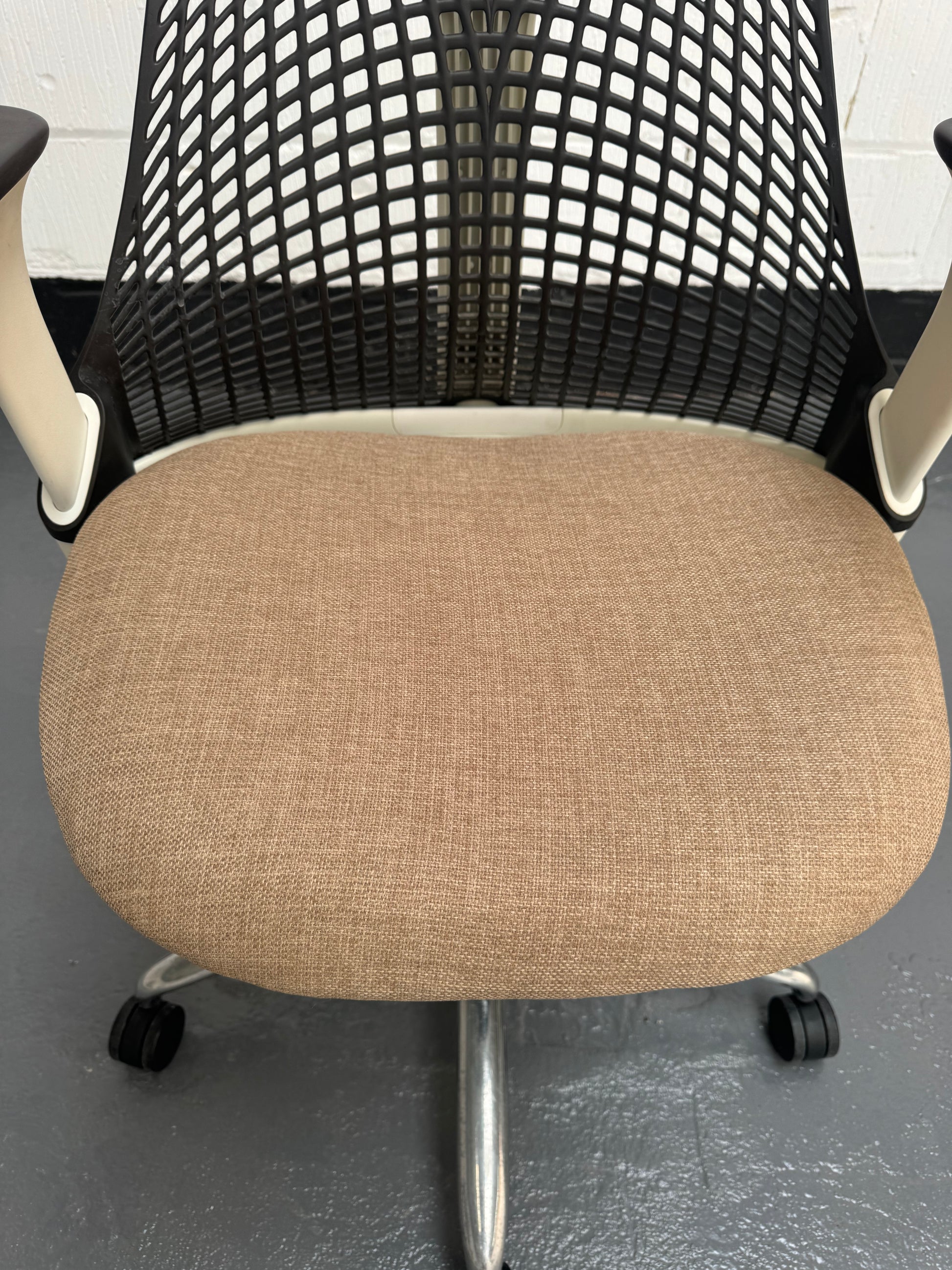 Herman Miller Sayl Light Oatstone