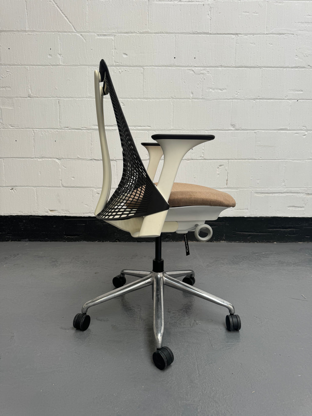 Herman Miller Sayl Light Oatstone