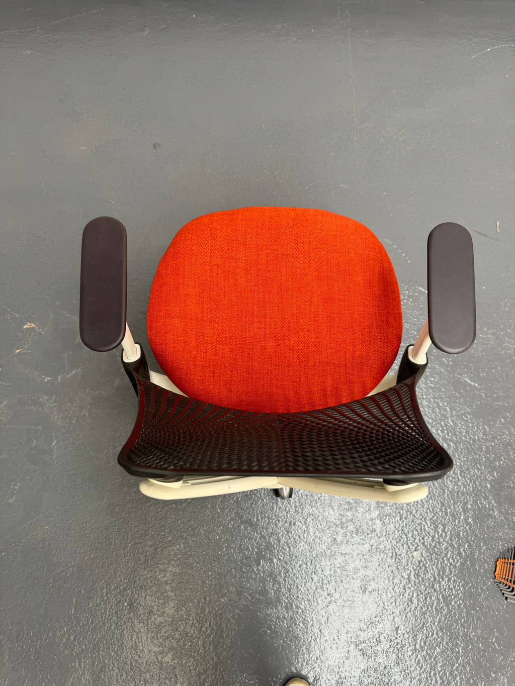 Herman Miller Sayl Light Sunset Saffron