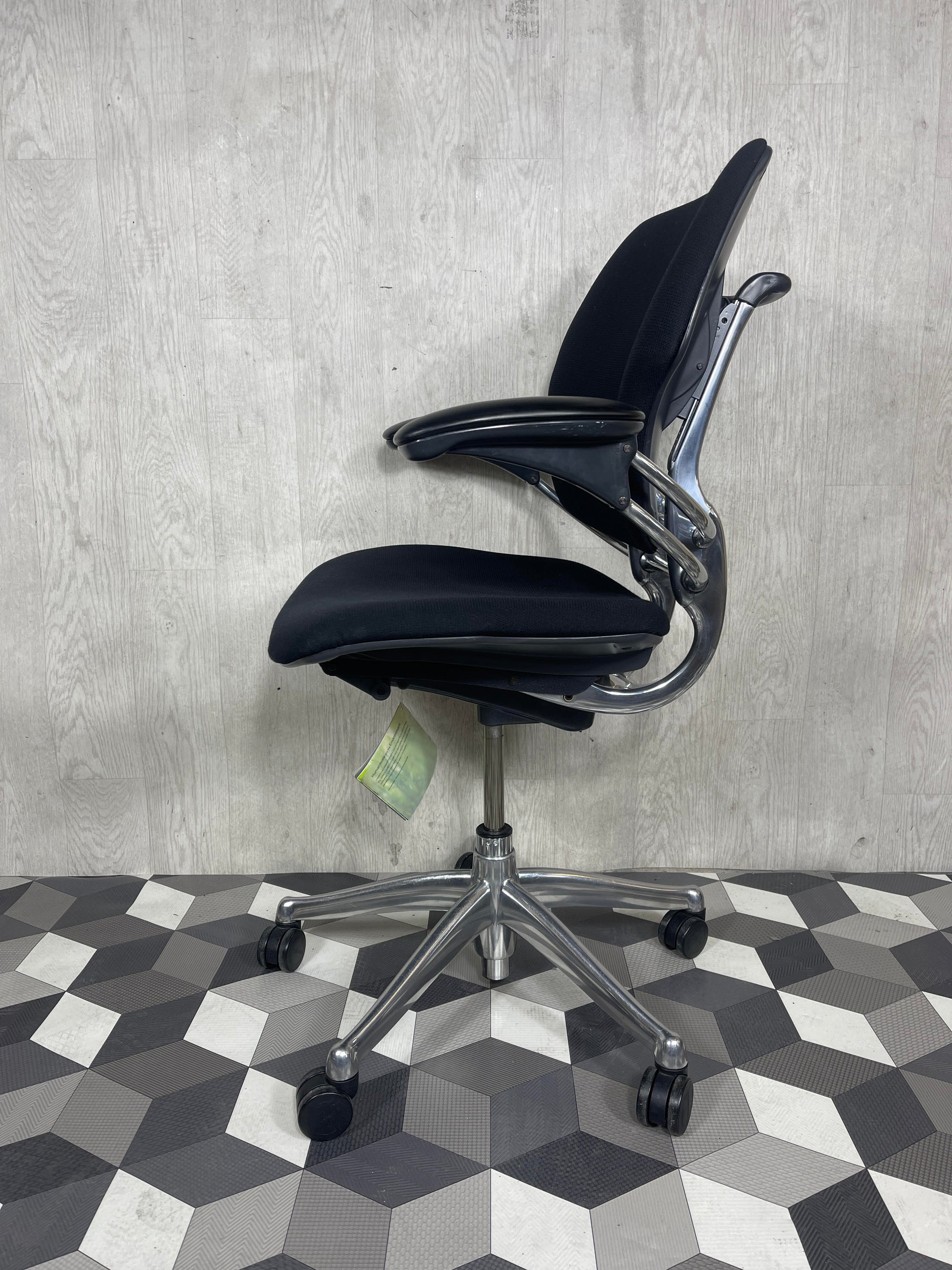 Humanscale Freedom Chrome Black