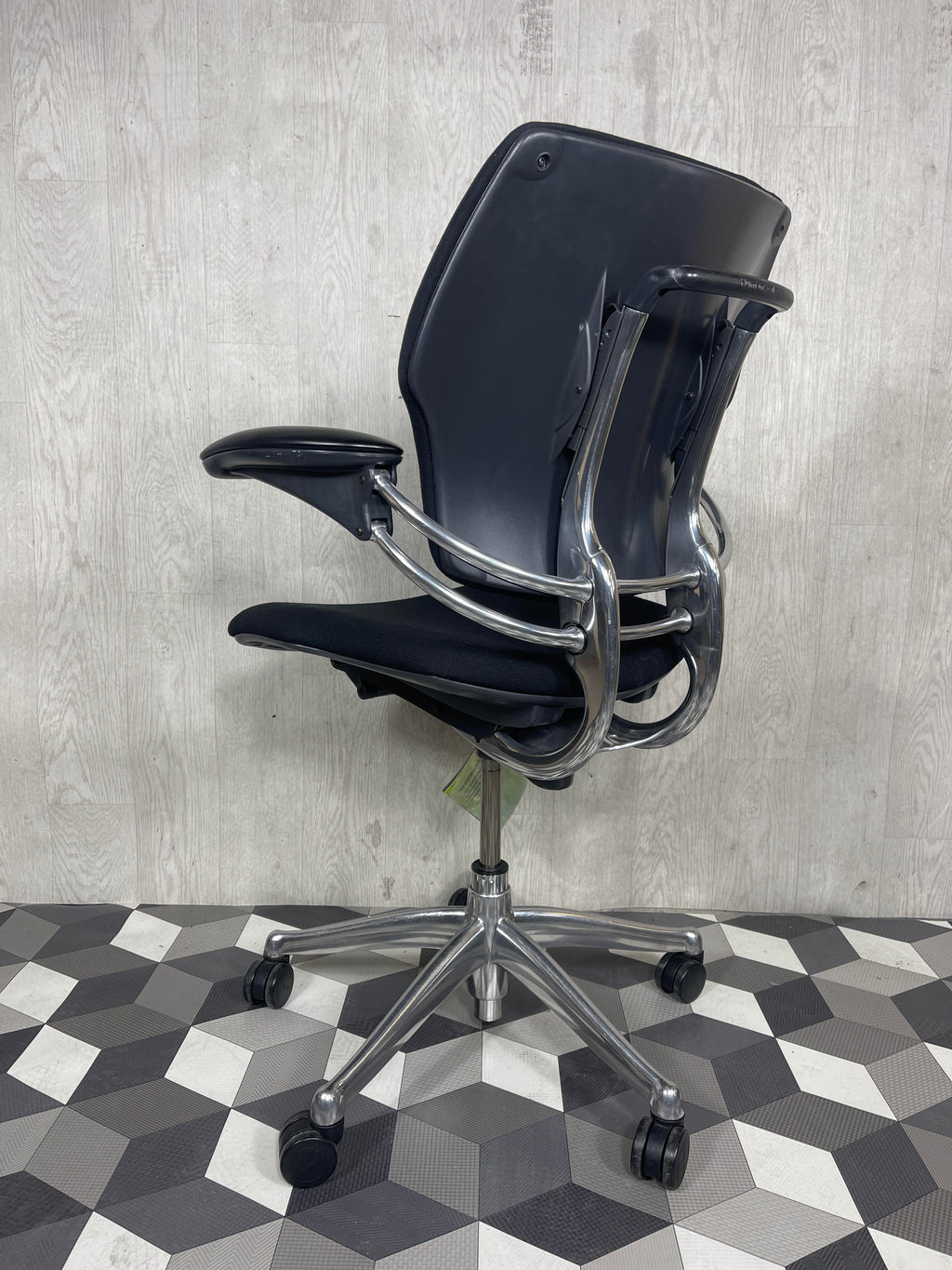 Humanscale Freedom Chrome Black