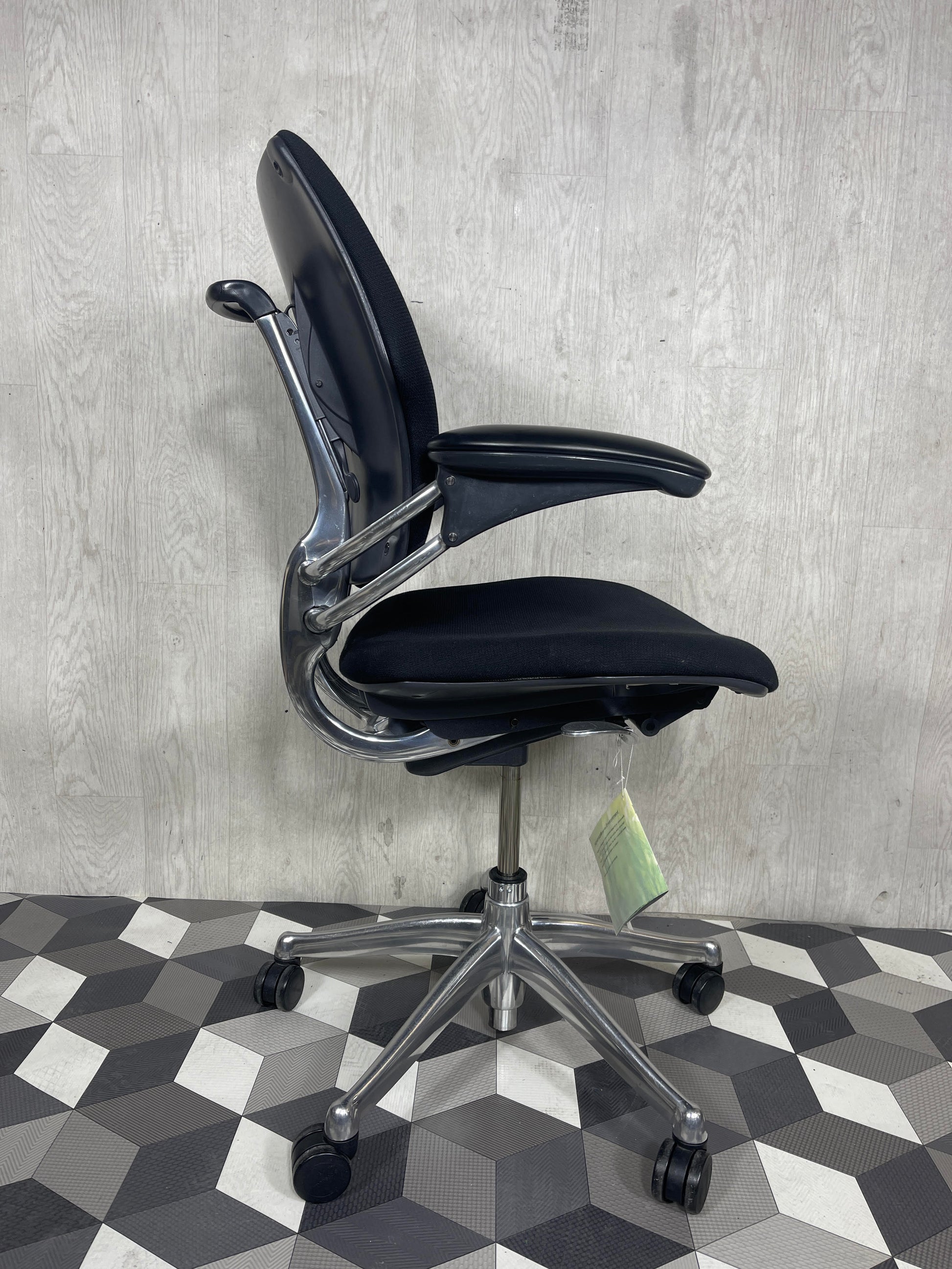 Humanscale Freedom Chrome Black
