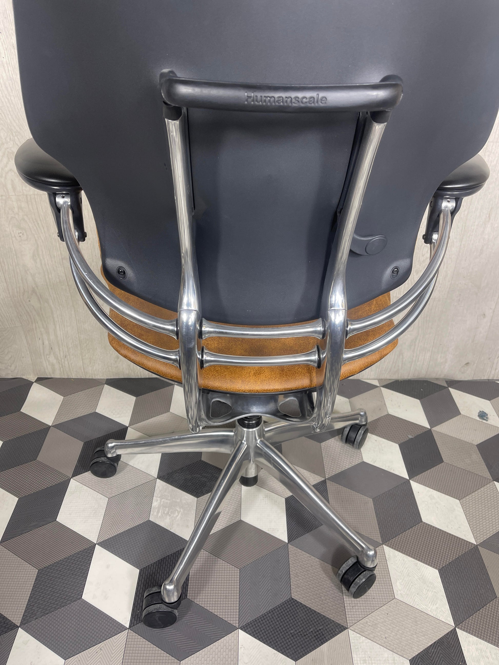 Humanscale Freedom Chrome Distressed Brown