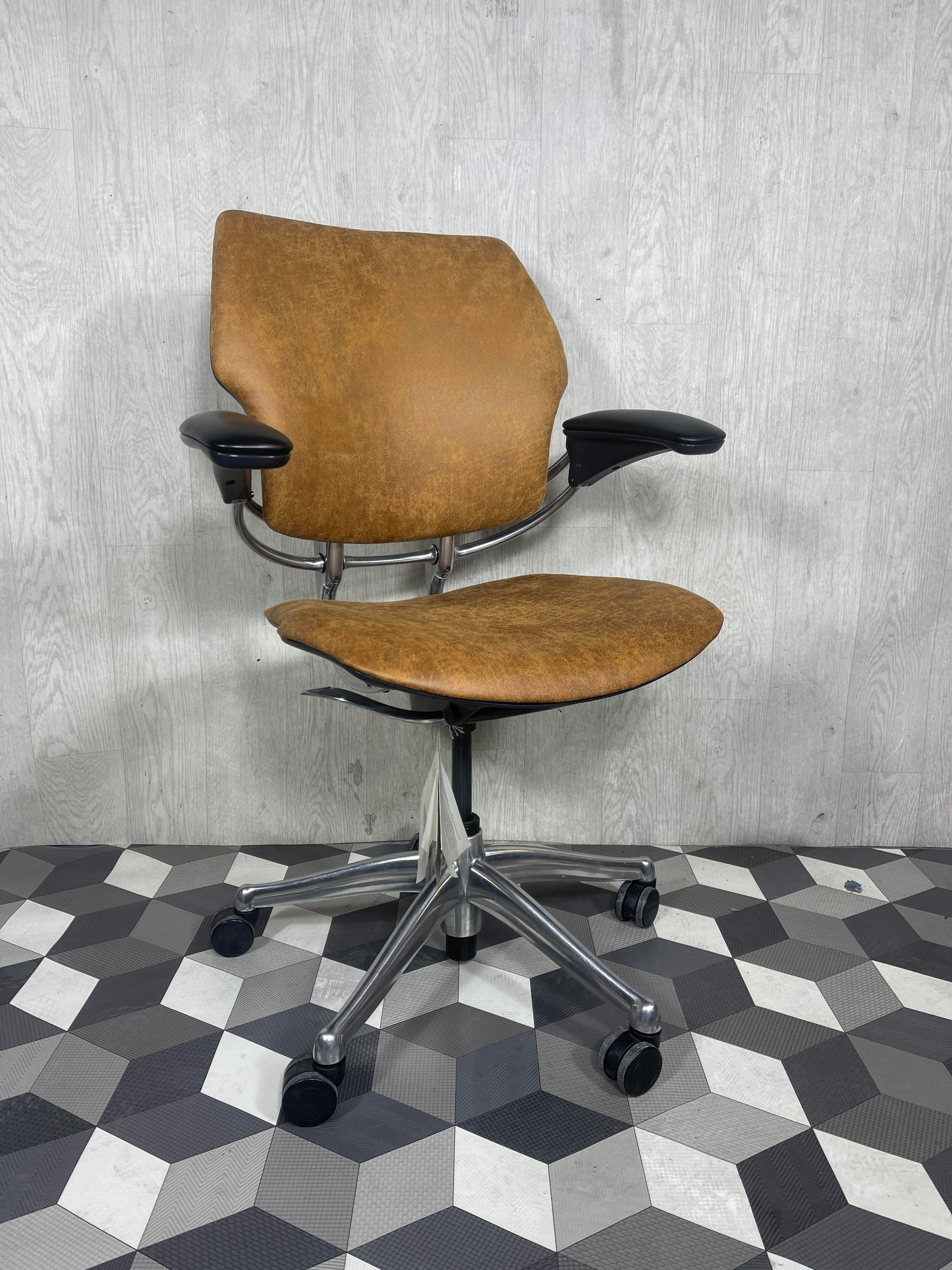 Humanscale Freedom Chrome Distressed Brown
