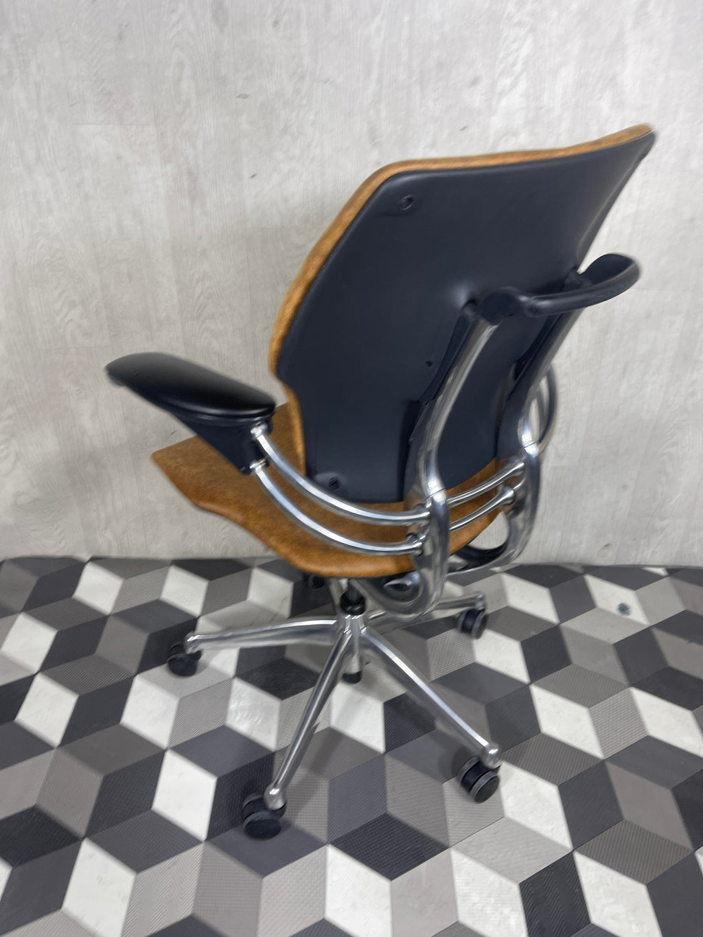 Humanscale Freedom Chrome Distressed Brown