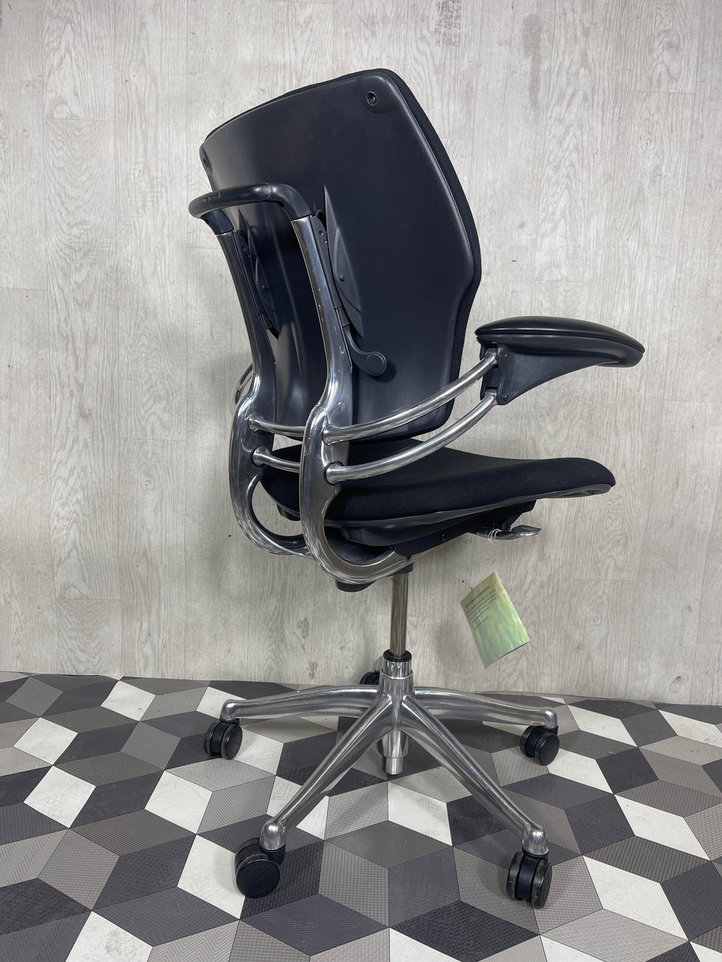 Humanscale Freedom Chrome Black