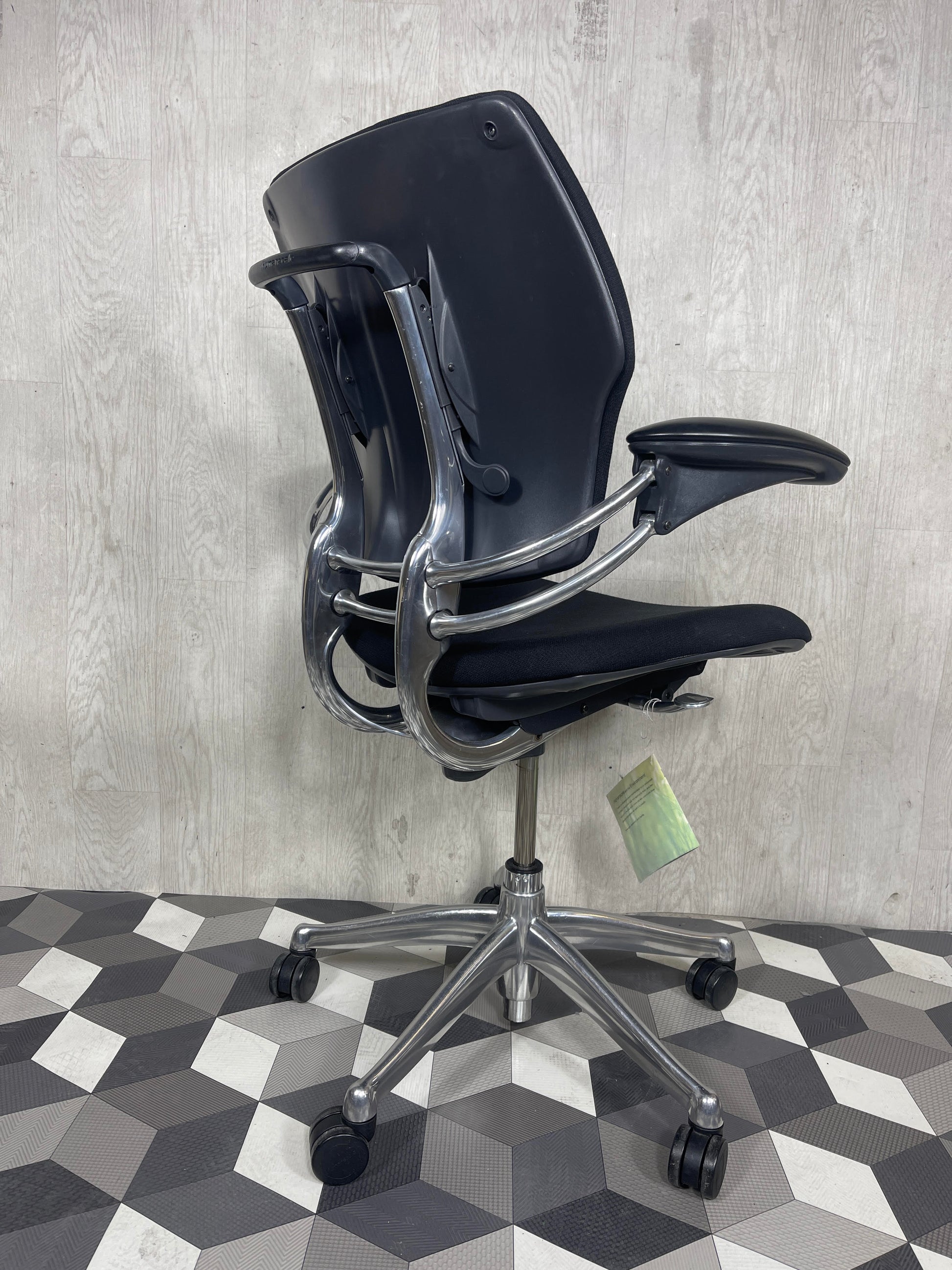 Humanscale Freedom Chrome Black